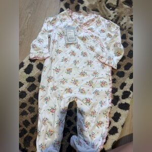 Kissy kissy floral wrap snap footie